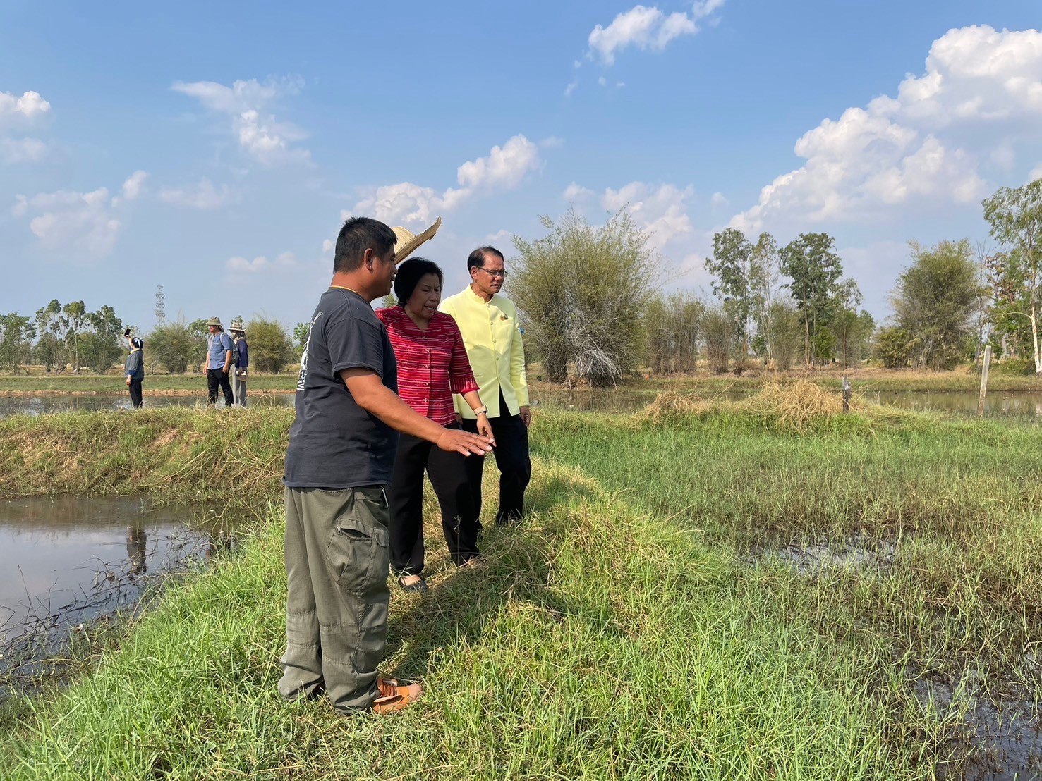 พช.ยโสธร ตรวจ ติดตาม การเร่งรัดดำเนินการบริหารงบประมาณรายจ่ายโครงการพัฒนาหมู่บ้านเศรษฐกิจพอเพียง กิจกรรมพัฒนาศูนย์เรียนรู้การพัฒนาคุณภาพชีวิตตามหลักทฤษฎีใหม่ประยุกต์สู่ “โคก หนอง นา” ปีงบประมาณ พ.ศ.2567