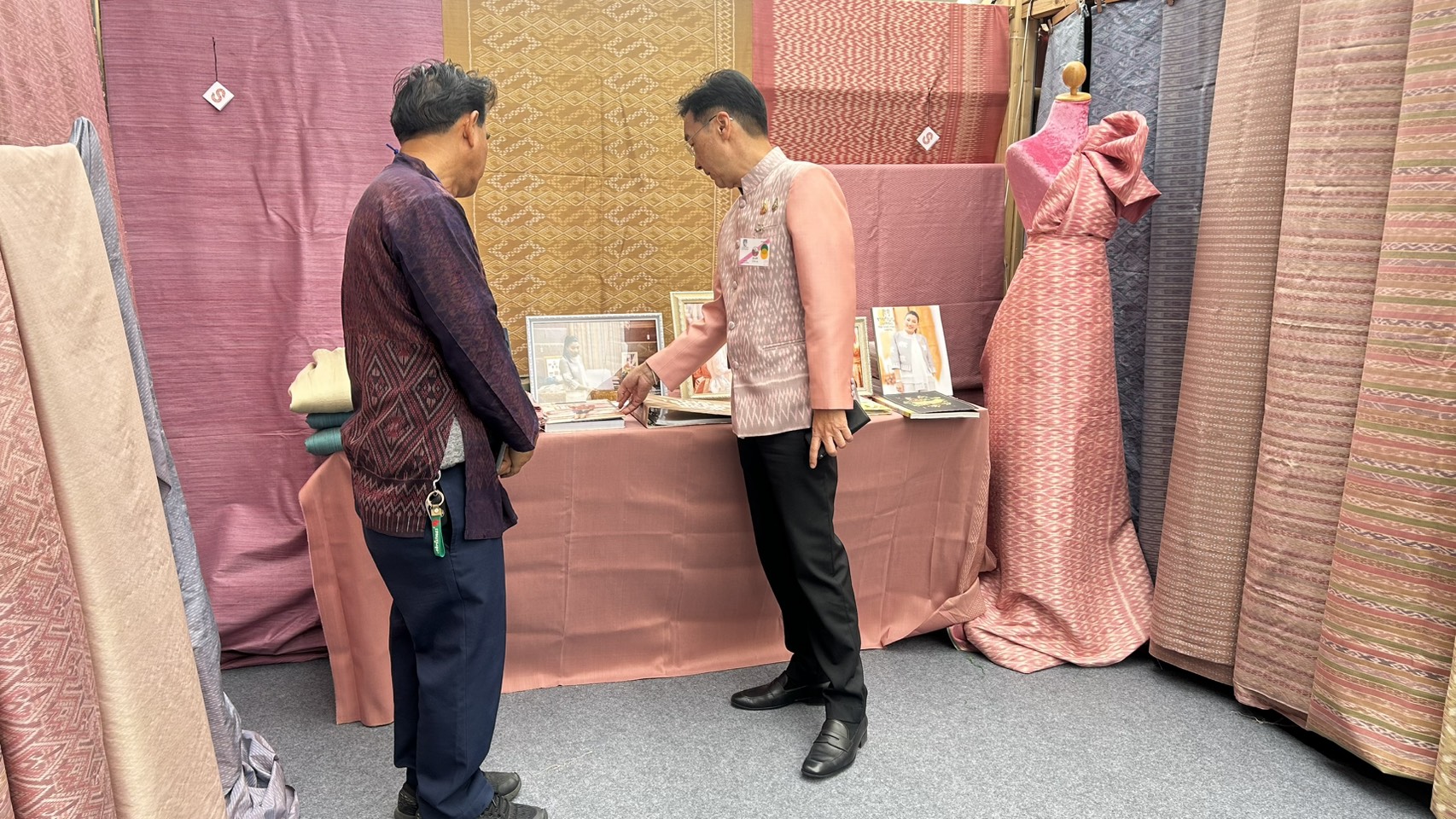 🍉พช.ยโสธร🍉 คนสำราญ งานสมบูรณ์ เพิ่มพูนสัมพันธ์ นำกลุ่มอาชีพเข้าร่วมจำหน่ายในงาน “Colors of Buriram 2025” นิทรรศการผ้าไทยแบบครบวงจร ณ สนามช้างอารีนา อ.เมืองบุรีรัมย์  จ.บุรีรัมย์