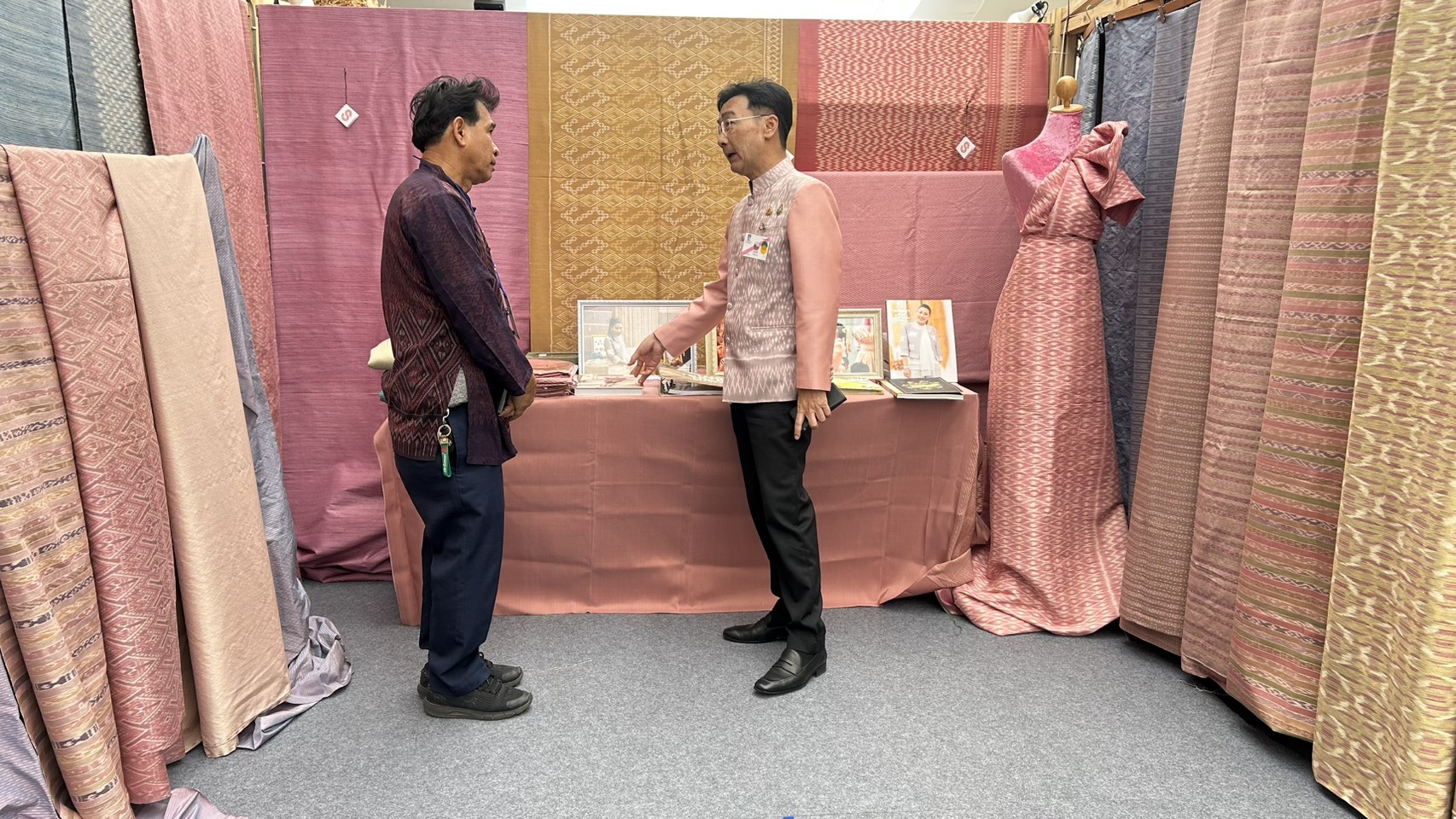 🍉พช.ยโสธร🍉 คนสำราญ งานสมบูรณ์ เพิ่มพูนสัมพันธ์ นำกลุ่มอาชีพเข้าร่วมจำหน่ายในงาน “Colors of Buriram 2025” นิทรรศการผ้าไทยแบบครบวงจร ณ สนามช้างอารีนา อ.เมืองบุรีรัมย์  จ.บุรีรัมย์