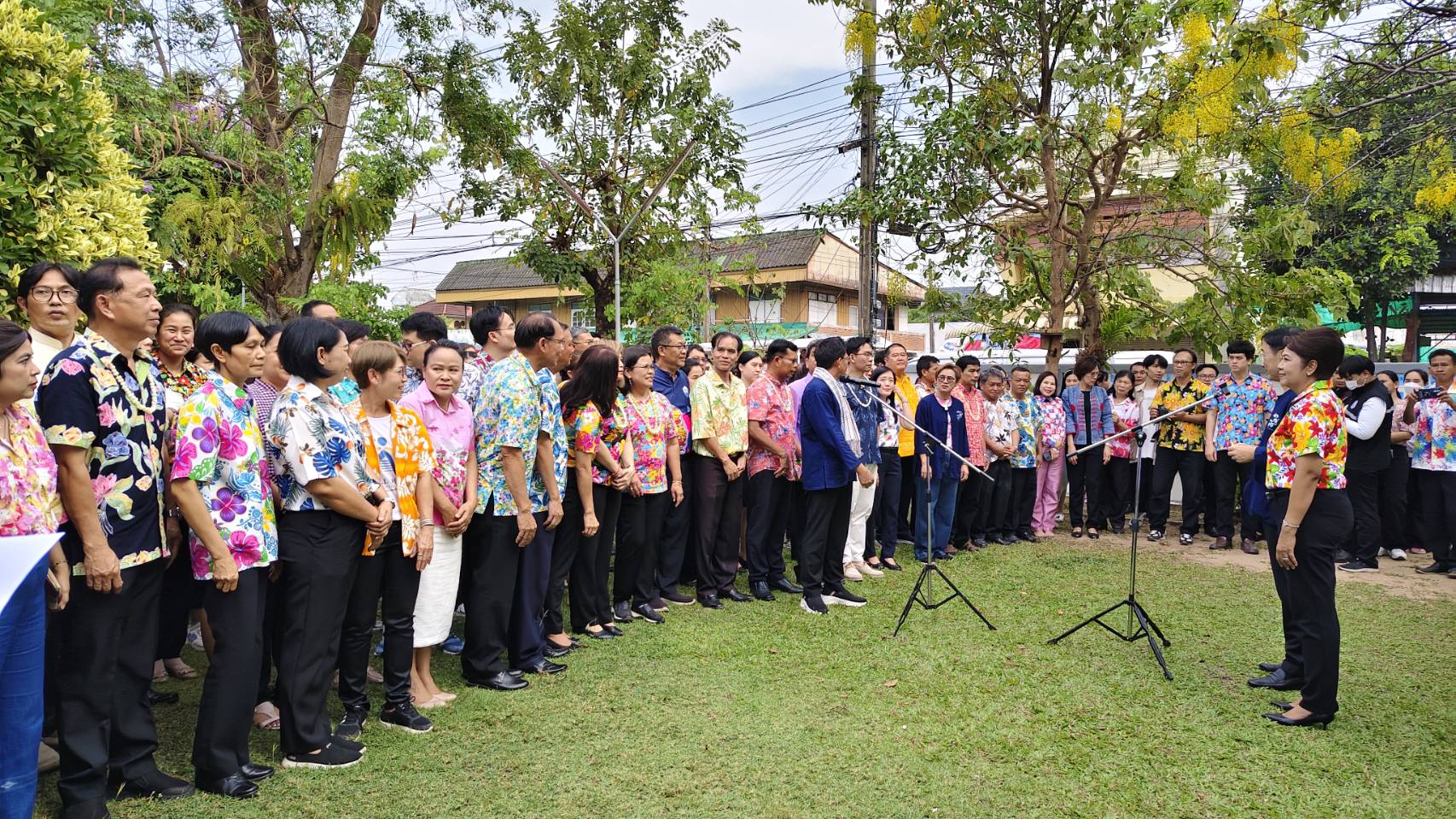 พช.ยโสธร ร่วมรดน้ำขอพรสืบสานประเพณีไทยเนื่องในวันสงกรานต์วันปีใหม่ไทย ปี 2568