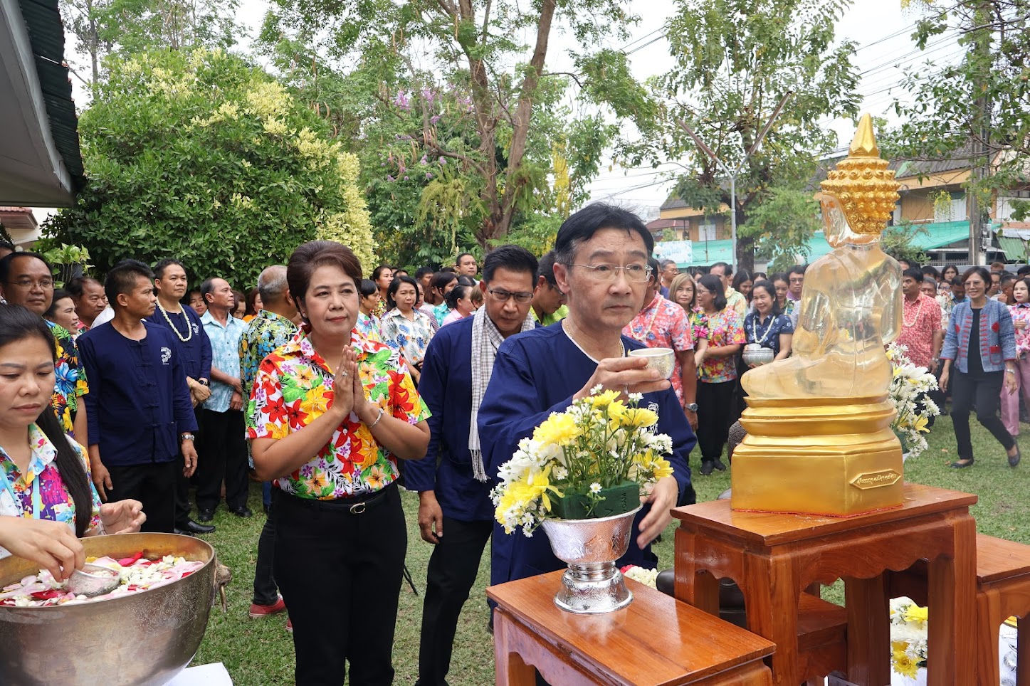 พช.ยโสธร ร่วมรดน้ำขอพรสืบสานประเพณีไทยเนื่องในวันสงกรานต์วันปีใหม่ไทย ปี 2568