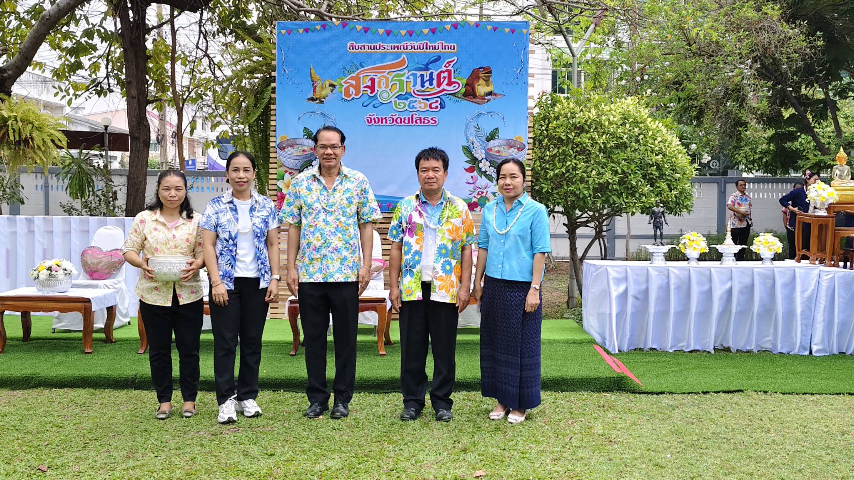พช.ยโสธร ร่วมรดน้ำขอพรสืบสานประเพณีไทยเนื่องในวันสงกรานต์วันปีใหม่ไทย ปี 2568