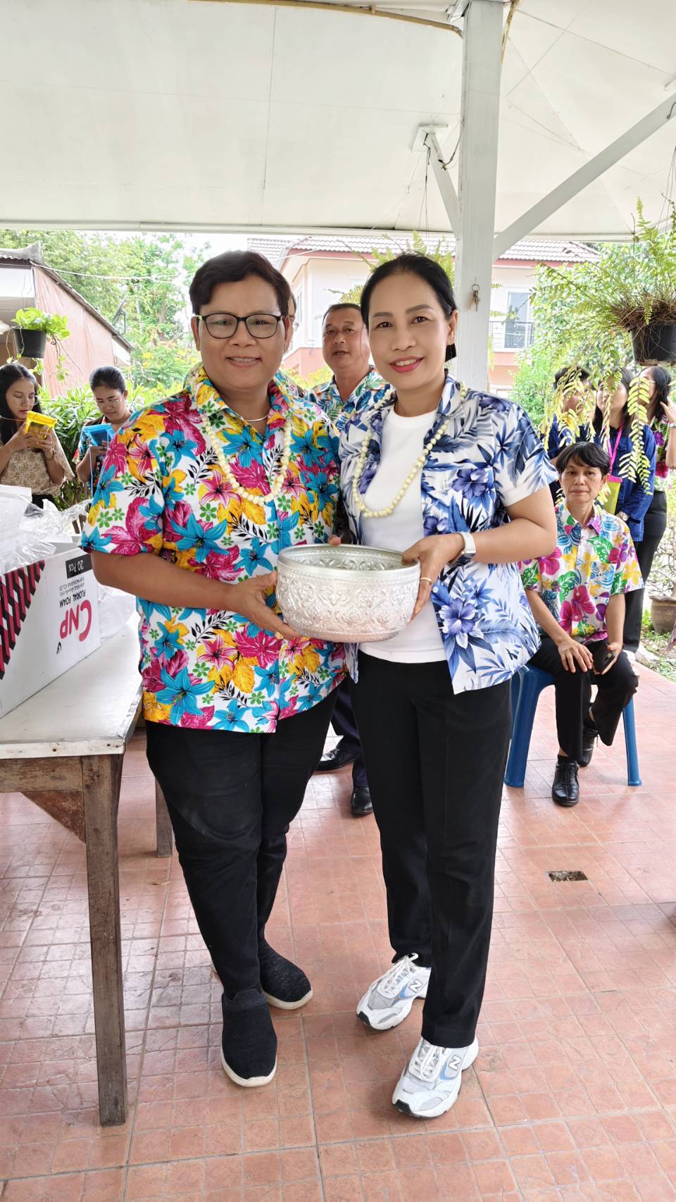 พช.ยโสธร ร่วมรดน้ำขอพรสืบสานประเพณีไทยเนื่องในวันสงกรานต์วันปีใหม่ไทย ปี 2568