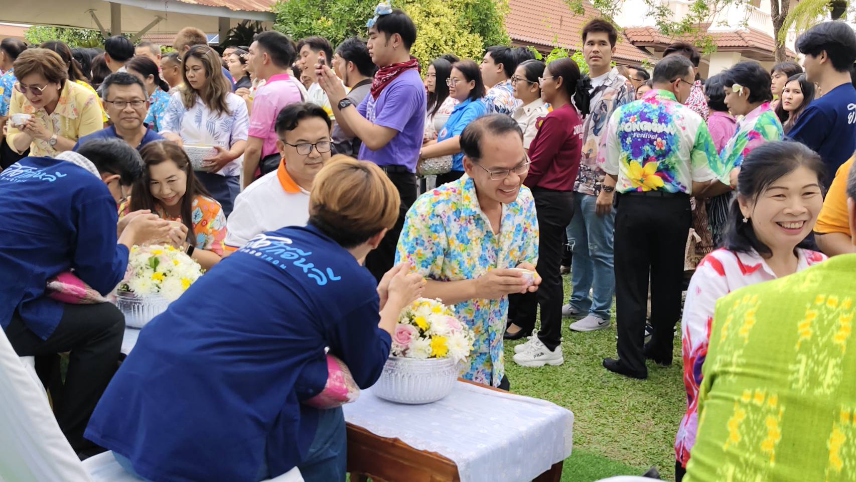 พช.ยโสธร ร่วมรดน้ำขอพรสืบสานประเพณีไทยเนื่องในวันสงกรานต์วันปีใหม่ไทย ปี 2568