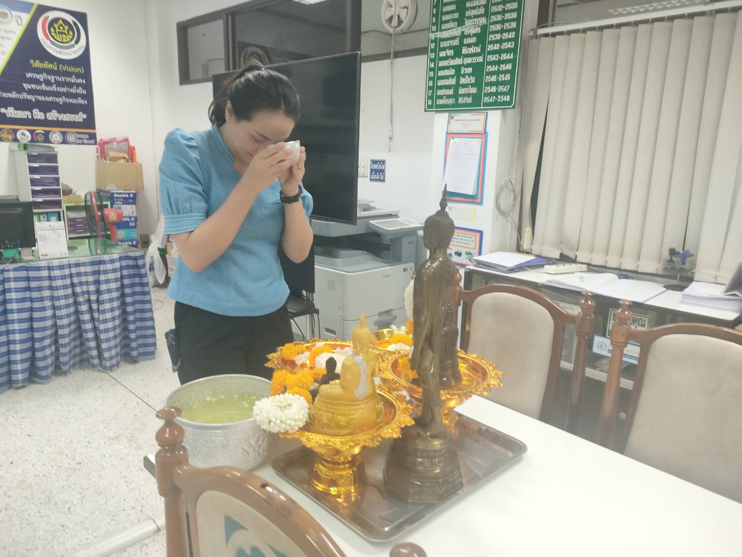 พช.ยโสธร  สรงน้ำพระพุทธรูปเพื่อความเป็นสิริมงคลรับขวัญวันปีใหม่ไทย