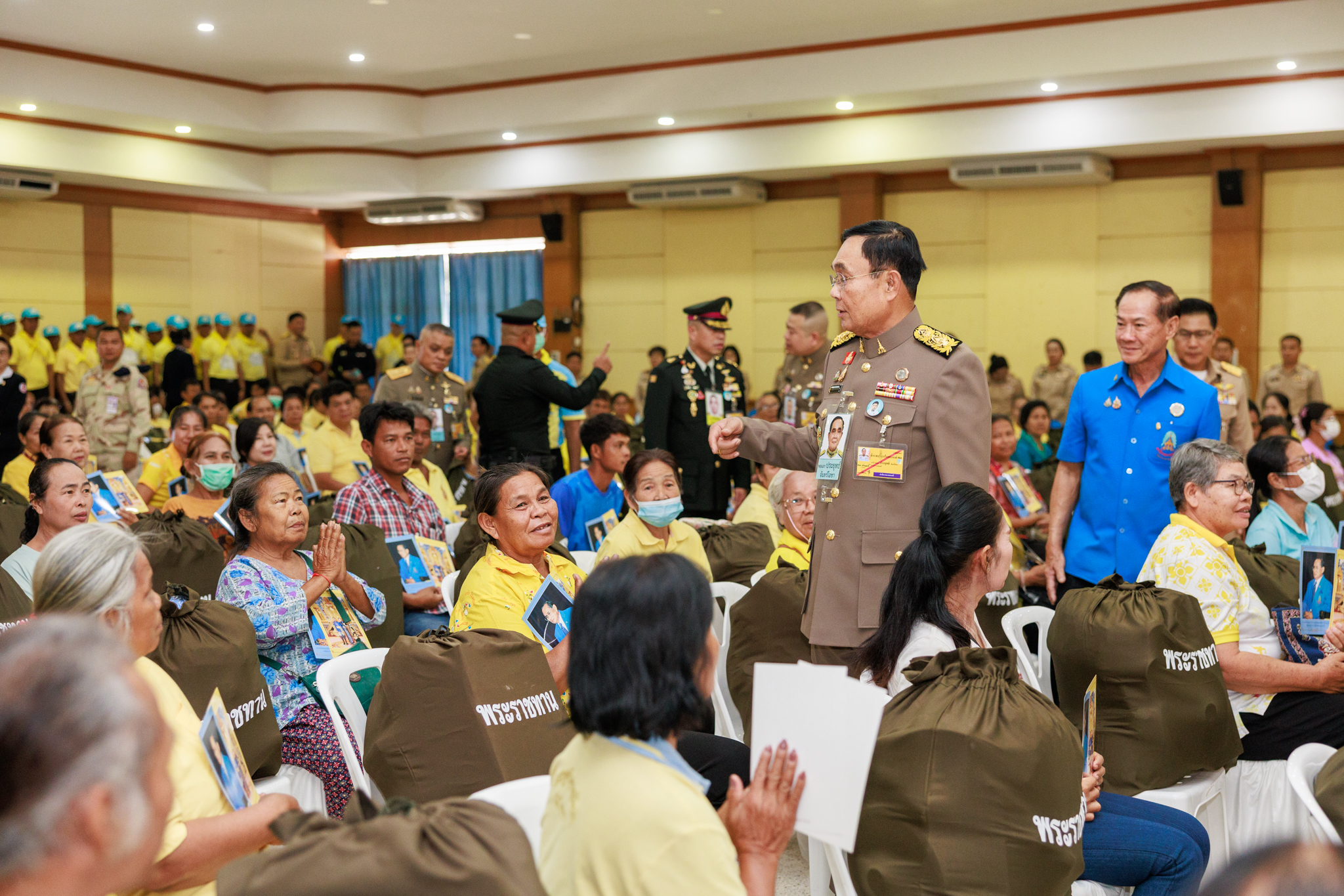🌈พช ยโสธร🌈 เข้าร่วมกิจกรรมเชิญสิ่งของพระราชทานไปมอบแก่ประชาชนที่ประสบวาตภัยจังหวัดยโสธร
