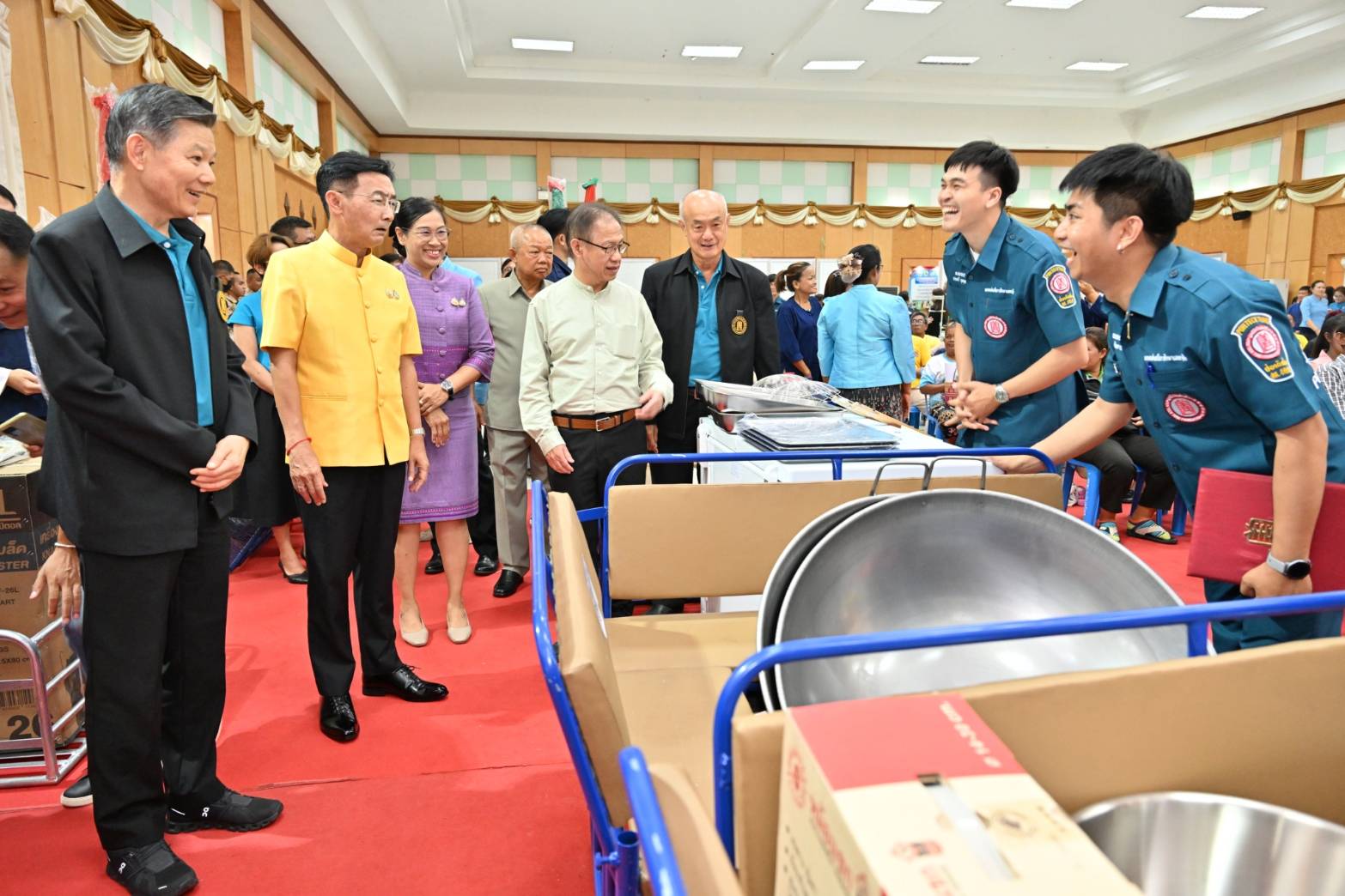 พช.ยโสธร ร่วมมอบวัสดุอุปกรณ์สนับสนุนการประกอบอาชีพให้แก่ครัวเรือนเป้าหมายจังหวัดยโสธร ร่วมกับคณะผู้บริหารมูลนิธิป่อเต็กตึ๊ง