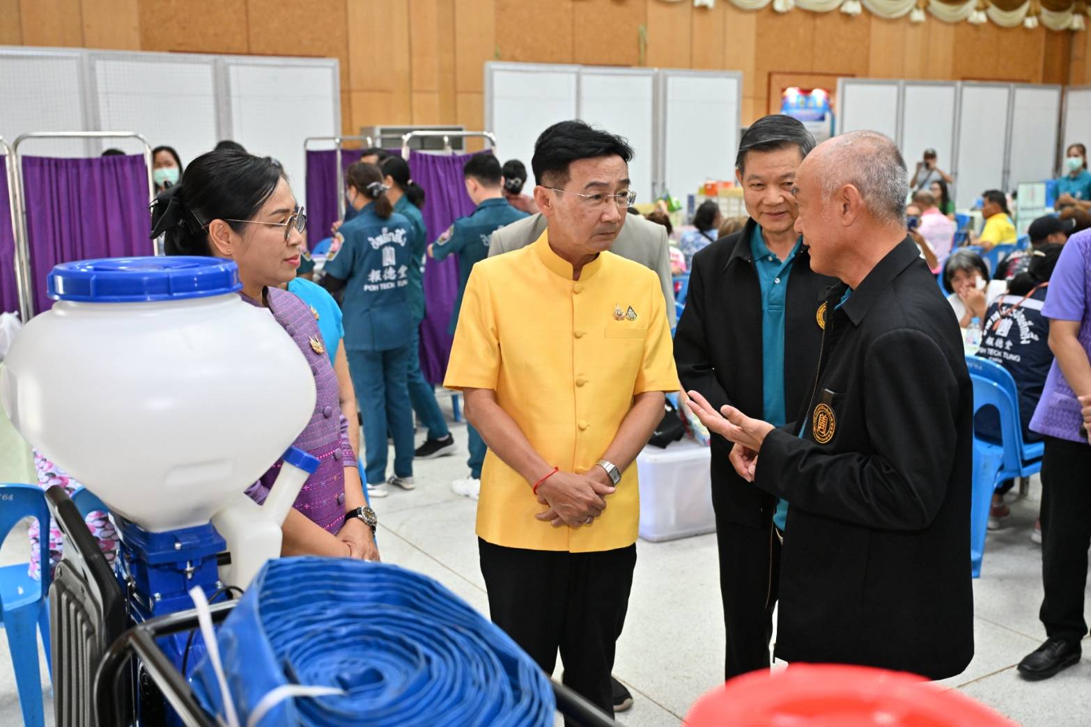 พช.ยโสธร ร่วมมอบวัสดุอุปกรณ์สนับสนุนการประกอบอาชีพให้แก่ครัวเรือนเป้าหมายจังหวัดยโสธร ร่วมกับคณะผู้บริหารมูลนิธิป่อเต็กตึ๊ง