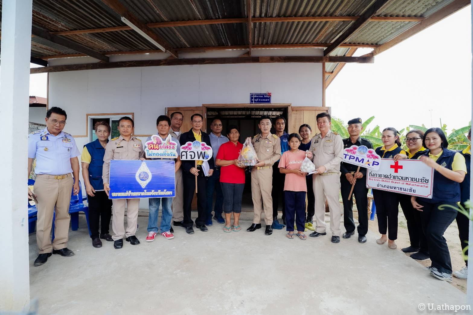 🎉จังหวัดยโสธร🎉 โดยสำนักงานพัฒนาชุมชนจังหวัดยโสธรลงพื้นที่เยี่ยมครัวเรือนเป้าหมาย ขับเคลื่อนงานขจัดความยากจนและพัฒนาคนทุกช่วงวัยอย่างยั่งยืนตามหลักปรัชญาของเศรษฐกิจพอเพียง ในพื้นที่อำเภอมหาชนะชัย จังหวัดยโสธร