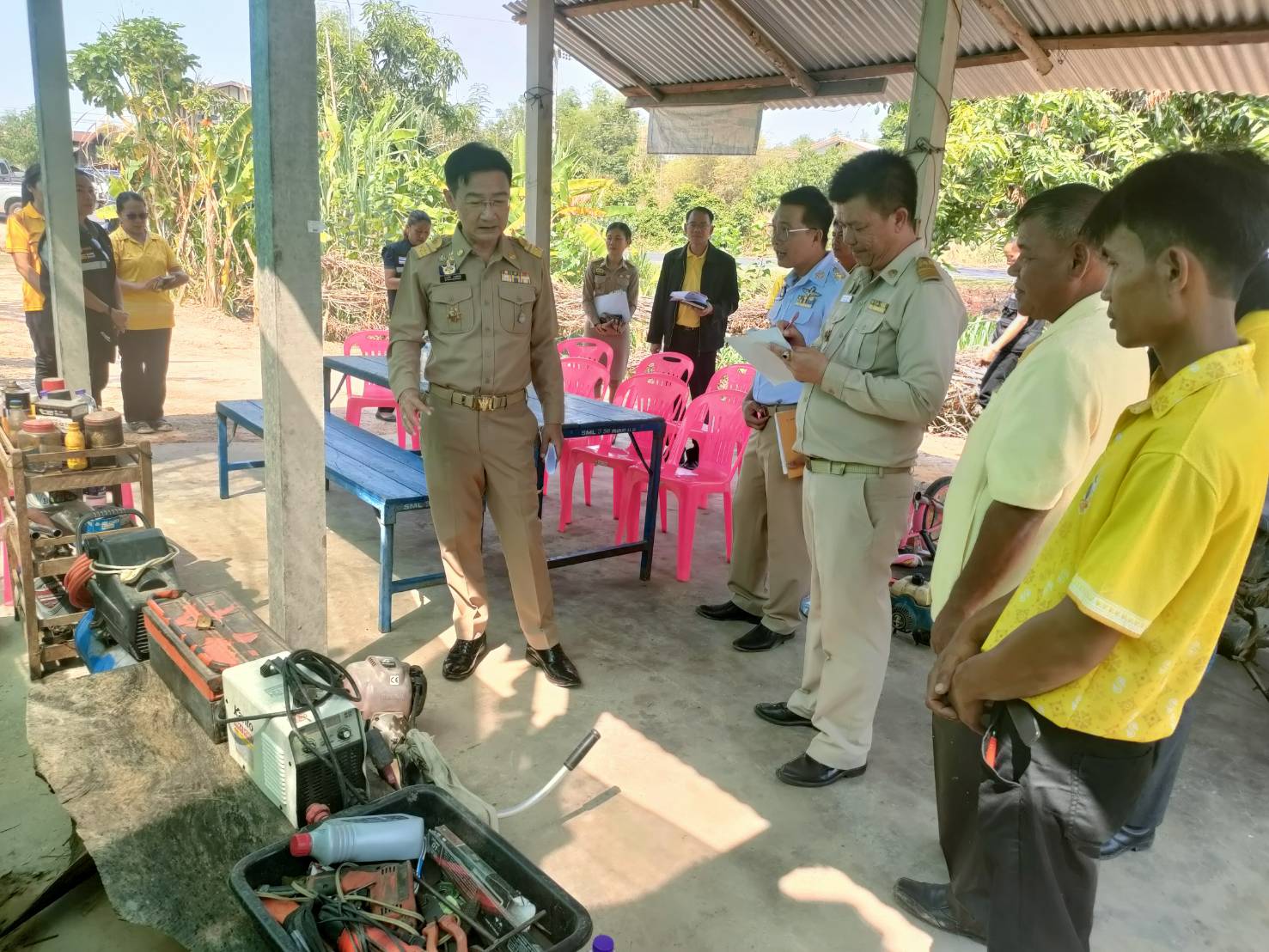🎉จังหวัดยโสธร🎉 โดยสำนักงานพัฒนาชุมชนจังหวัดยโสธรลงพื้นที่เยี่ยมครัวเรือนเป้าหมาย ขับเคลื่อนงานขจัดความยากจนและพัฒนาคนทุกช่วงวัยอย่างยั่งยืนตามหลักปรัชญาของเศรษฐกิจพอเพียง ในพื้นที่อำเภอมหาชนะชัย จังหวัดยโสธร