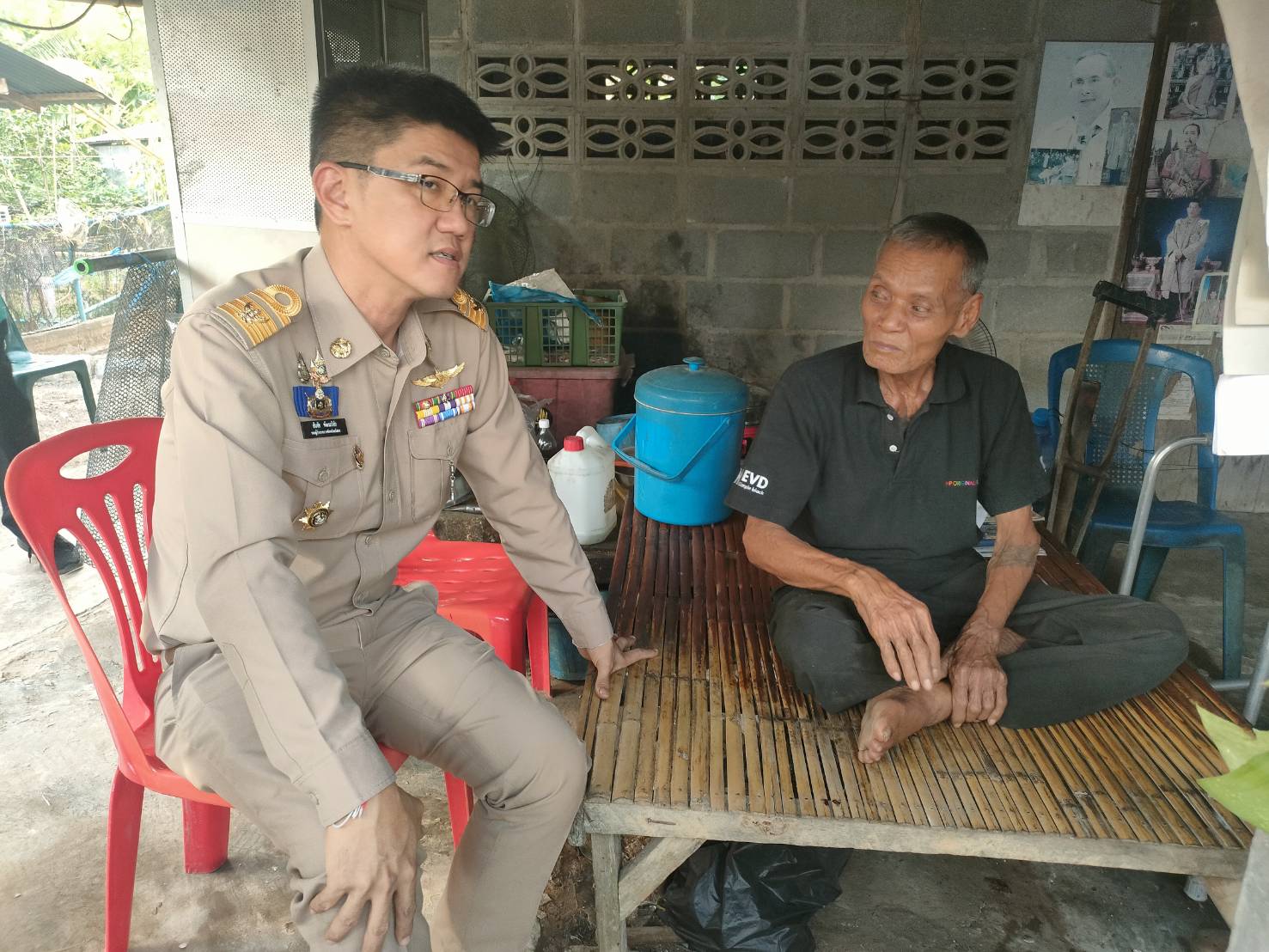 🎉จังหวัดยโสธร🎉 โดยสำนักงานพัฒนาชุมชนจังหวัดยโสธรลงพื้นที่เยี่ยมครัวเรือนเป้าหมาย ขับเคลื่อนงานขจัดความยากจนและพัฒนาคนทุกช่วงวัยอย่างยั่งยืนตามหลักปรัชญาของเศรษฐกิจพอเพียง ในพื้นที่อำเภอค้อวัง จังหวัดยโสธร