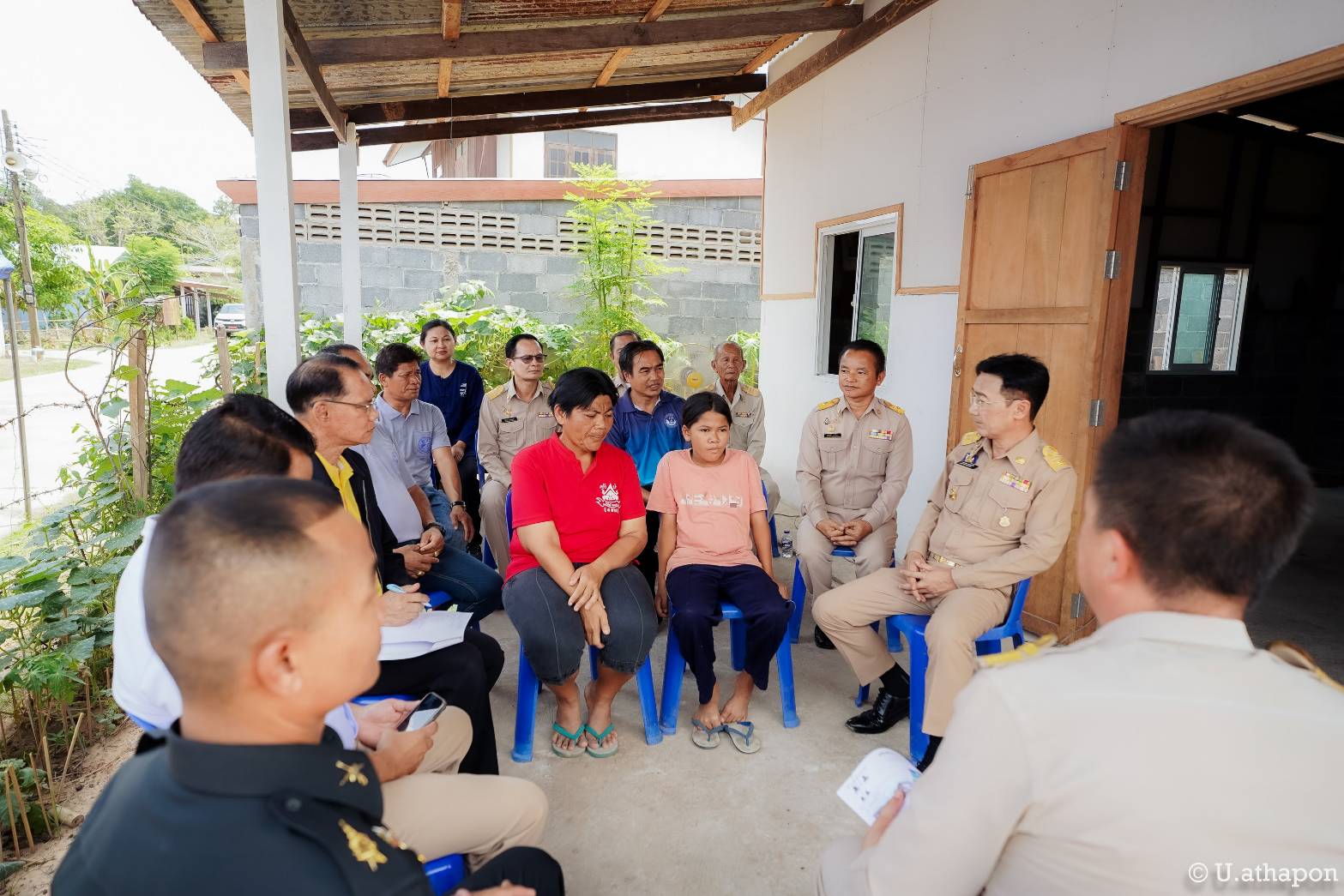 🎉จังหวัดยโสธร🎉 โดยสำนักงานพัฒนาชุมชนจังหวัดยโสธรลงพื้นที่เยี่ยมครัวเรือนเป้าหมาย ขับเคลื่อนงานขจัดความยากจนและพัฒนาคนทุกช่วงวัยอย่างยั่งยืนตามหลักปรัชญาของเศรษฐกิจพอเพียง ในพื้นที่อำเภอค้อวัง จังหวัดยโสธร