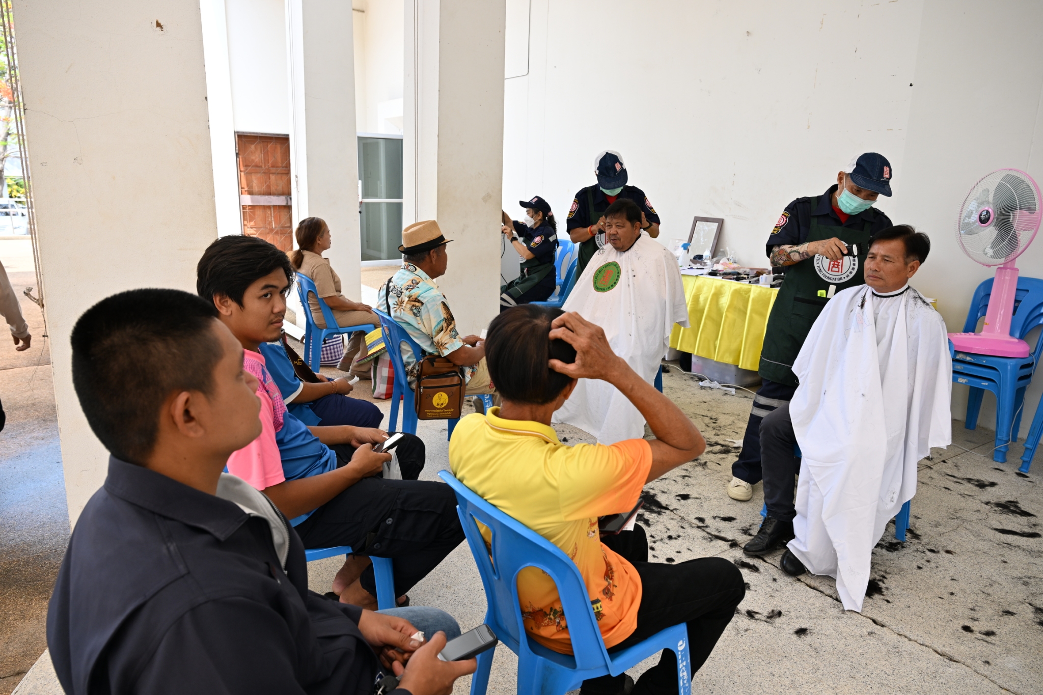 พช.ยโสธร ร่วมมอบวัสดุอุปกรณ์สนับสนุนการประกอบอาชีพให้แก่ครัวเรือนเป้าหมายจังหวัดยโสธร ร่วมกับคณะผู้บริหารมูลนิธิป่อเต็กตึ๊ง