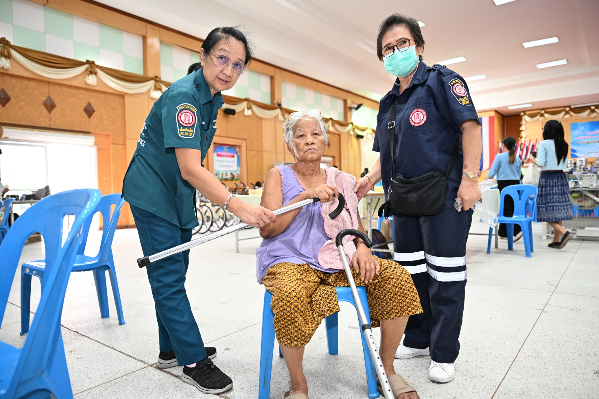 พช.ยโสธร ร่วมมอบวัสดุอุปกรณ์สนับสนุนการประกอบอาชีพให้แก่ครัวเรือนเป้าหมายจังหวัดยโสธร ร่วมกับคณะผู้บริหารมูลนิธิป่อเต็กตึ๊ง