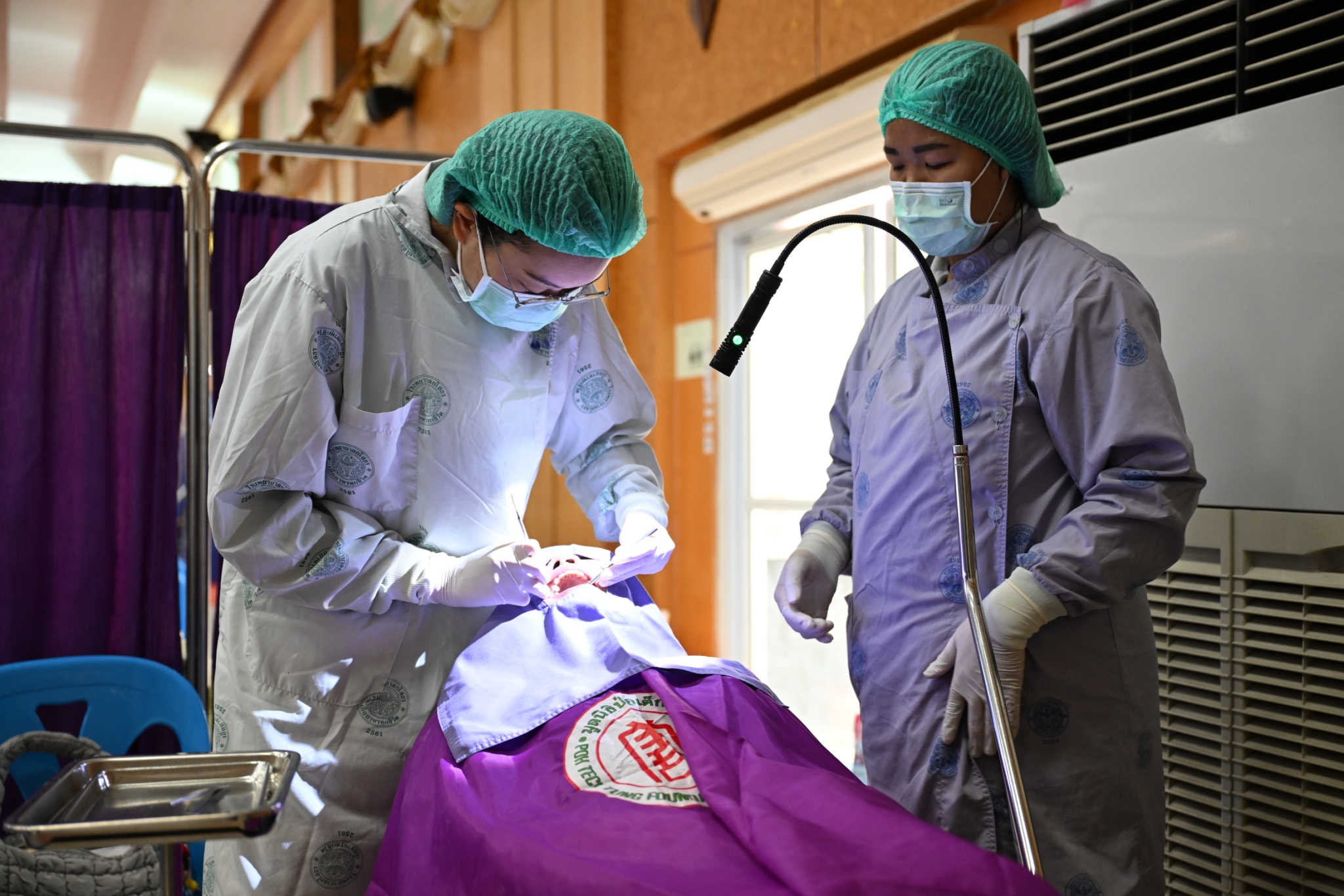 พช.ยโสธร ร่วมมอบวัสดุอุปกรณ์สนับสนุนการประกอบอาชีพให้แก่ครัวเรือนเป้าหมายจังหวัดยโสธร ร่วมกับคณะผู้บริหารมูลนิธิป่อเต็กตึ๊ง