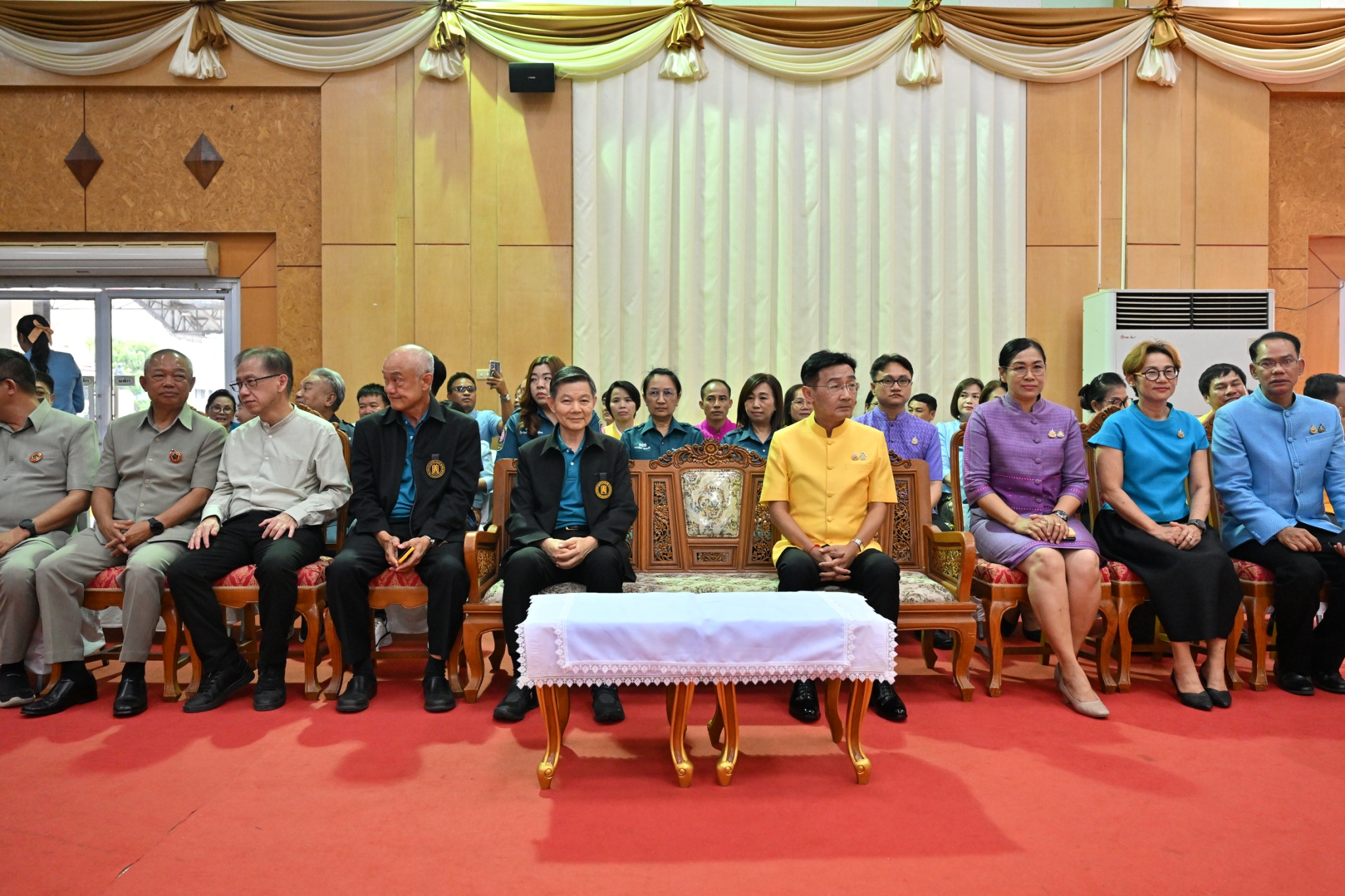 พช.ยโสธร ร่วมมอบวัสดุอุปกรณ์สนับสนุนการประกอบอาชีพให้แก่ครัวเรือนเป้าหมายจังหวัดยโสธร ร่วมกับคณะผู้บริหารมูลนิธิป่อเต็กตึ๊ง
